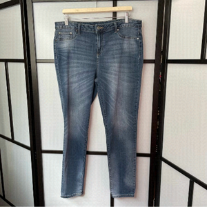 [14] Faded Glory Straight Leg Mid Rise Medium Wash Denim Jean Women’s